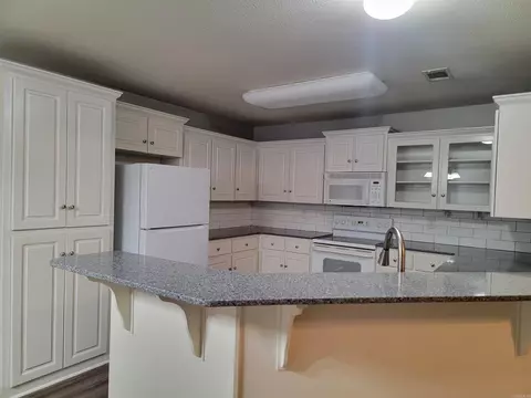Kitchen - 17 Dale Ct, Cabot, AR 72023 photo 3 of 14