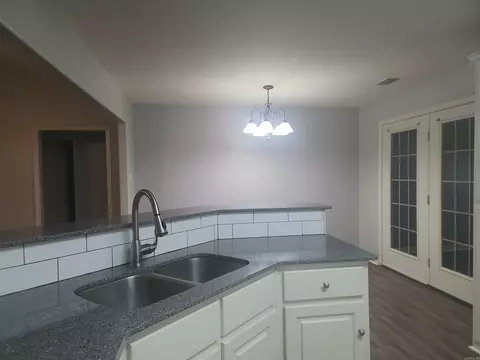 Kitchen - 17 Dale Ct, Cabot, AR 72023 photo 6 of 14