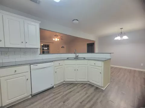 Kitchen - 17 Dale Ct, Cabot, AR 72023 photo 8 of 14