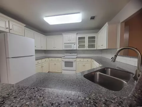 Kitchen - 17 Dale Ct, Cabot, AR 72023 photo 5 of 14
