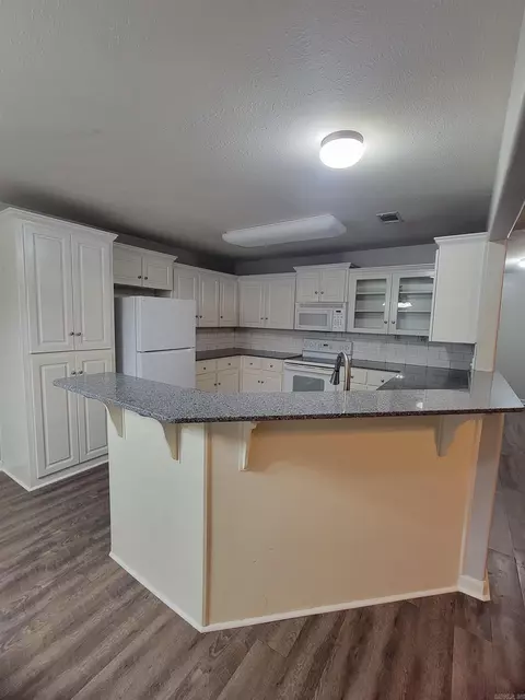 Kitchen - 17 Dale Ct, Cabot, AR 72023 photo 10 of 14