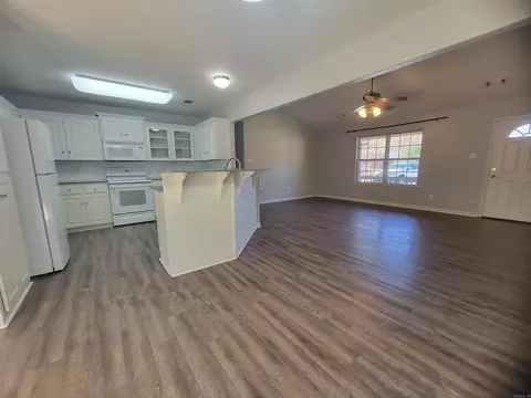 Kitchen - 17 Dale Ct, Cabot, AR 72023 photo 14 of 14