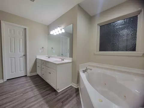 Bath - 17 Dale Ct, Cabot, AR 72023 photo 3 of 7