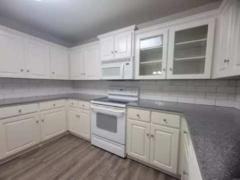 Kitchen - 17 Dale Ct, Cabot, AR 72023 photo 9 of 14