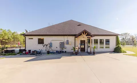 Exterior - 2025 Westerman Dr, Benton, AR 72015 photo 6 of 13