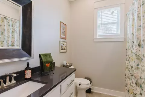 Bath - 2025 Westerman Dr, Benton, AR 72015 photo 3 of 4