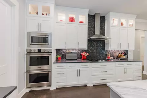 Kitchen - 2025 Westerman Dr, Benton, AR 72015 photo 4 of 6