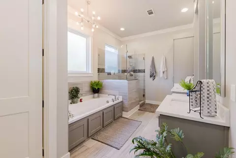 Bath - 2025 Westerman Dr, Benton, AR 72015 photo 1 of 4