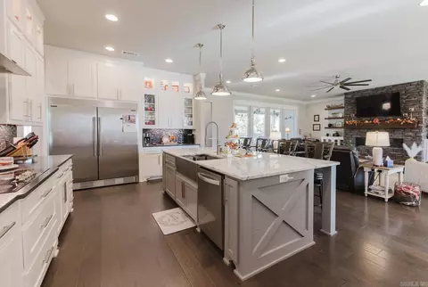 Kitchen - 2025 Westerman Dr, Benton, AR 72015 photo 5 of 6