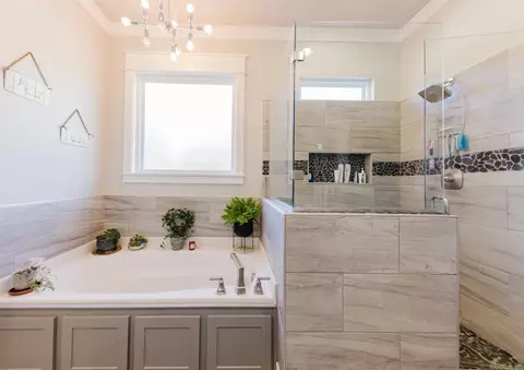 Bath - 2025 Westerman Dr, Benton, AR 72015 photo 2 of 4