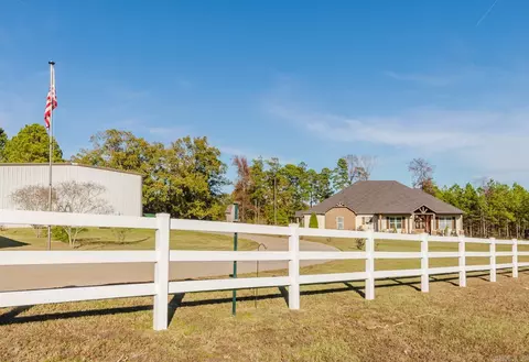 Exterior - 2025 Westerman Dr, Benton, AR 72015 photo 5 of 13