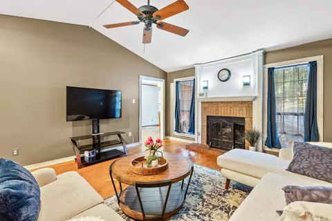 Living - 2590 Jayme Cir, Conway, AR 72032 photo 2 of 2