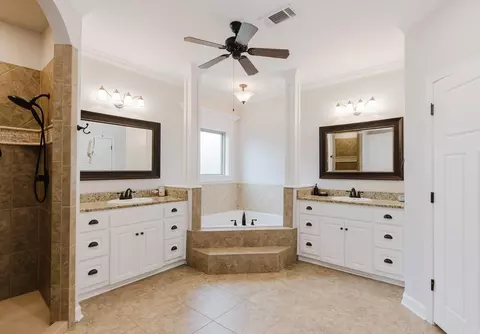 Bath - 10904 Stonegate Dr, Alexander, AR 72002 photo 1 of 4