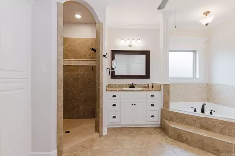 Bath - 10904 Stonegate Dr, Alexander, AR 72002 photo 2 of 4