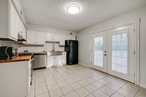 Kitchen - 6513 Grayson Dr, Benton, AR 72019 photo 1 of 3