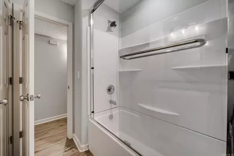 Bath - 6513 Grayson Dr, Benton, AR 72019 photo 3 of 3