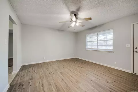 Living - 6513 Grayson Dr, Benton, AR 72019 photo 4 of 4