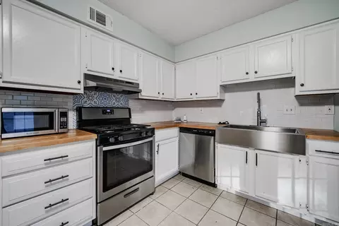 Kitchen - 6513 Grayson Dr, Benton, AR 72019 photo 3 of 3