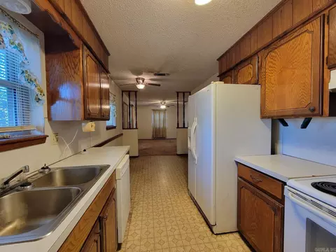 703 W Clark Ave, De Queen, AR 71832 photo 4