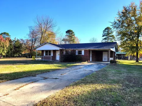 703 W Clark Ave, De Queen, AR 71832 photo 1