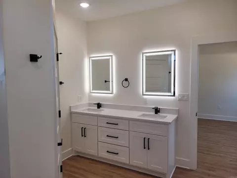 Bath - 38 High Point Dr, Greenbrier, AR 72058 photo 3 of 7