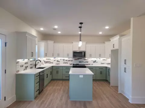 Kitchen - 38 High Point Dr, Greenbrier, AR 72058 photo 1 of 6