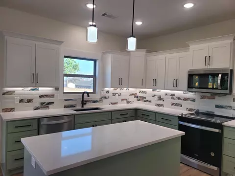 Kitchen - 38 High Point Dr, Greenbrier, AR 72058 photo 3 of 6