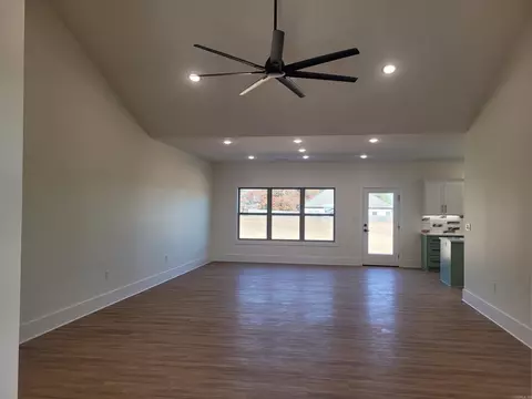 Living - 38 High Point Dr, Greenbrier, AR 72058 photo 2 of 4