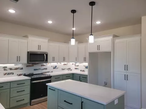 Kitchen - 38 High Point Dr, Greenbrier, AR 72058 photo 2 of 6