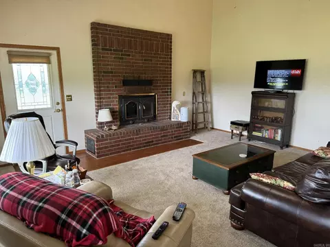 Living - 687 Hyde Rd, Melbourne, AR 72556 photo 1 of 2