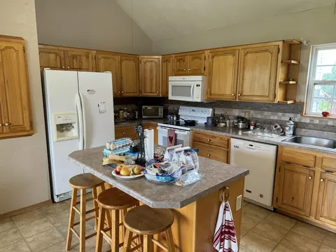 Kitchen - 687 Hyde Rd, Melbourne, AR 72556 photo 2 of 2