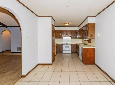 Kitchen - 7 Kelli Ct, Little Rock, AR 72103 photo 2 of 2