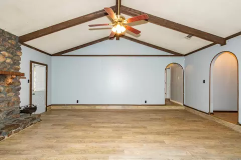 Living - 7 Kelli Ct, Little Rock, AR 72103 photo 1 of 4