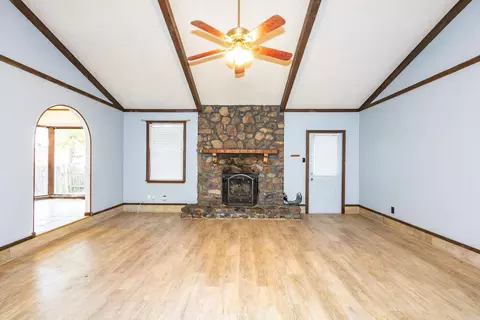 Living - 7 Kelli Ct, Little Rock, AR 72103 photo 3 of 4
