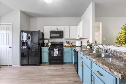 Kitchen - 908 Greystone Blvd, Cabot, AR 72023 photo 2 of 6