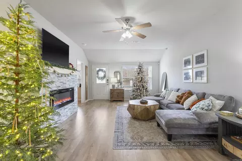 Living - 908 Greystone Blvd, Cabot, AR 72023 photo 3 of 4