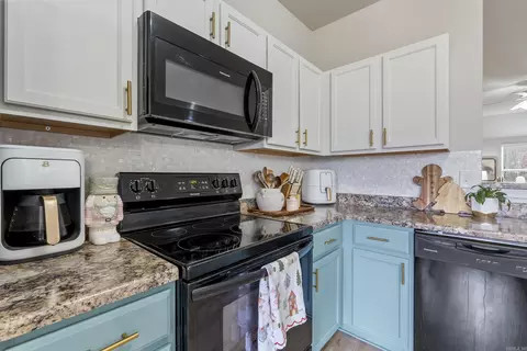 Kitchen - 908 Greystone Blvd, Cabot, AR 72023 photo 4 of 6