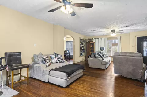 Living - 20 Sunny Gap Rd, Conway, AR 72032 photo 2 of 2