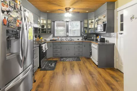 Kitchen - 20 Sunny Gap Rd, Conway, AR 72032 photo 2 of 4