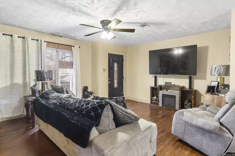 Living - 20 Sunny Gap Rd, Conway, AR 72032 photo 1 of 2