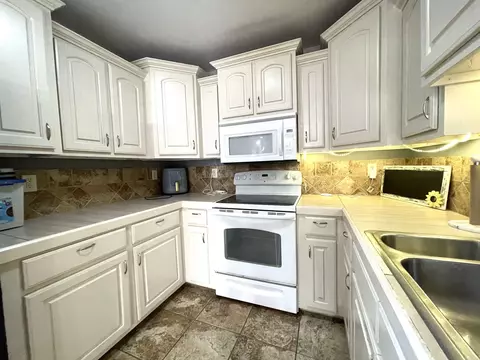 Kitchen - 111 Eddy Dr, Ward, AR 72176 photo 4 of 6