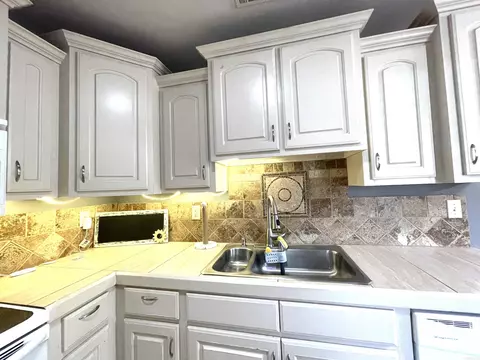 Kitchen - 111 Eddy Dr, Ward, AR 72176 photo 5 of 6