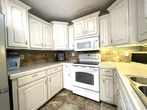 Kitchen - 111 Eddy Dr, Ward, AR 72176 photo 3 of 6