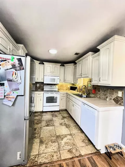 Kitchen - 111 Eddy Dr, Ward, AR 72176 photo 1 of 6