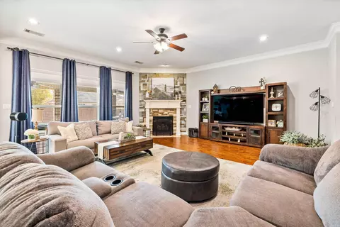 Living - 3024 Dapple Gray Rd, Benton, AR 72015 photo 4 of 4