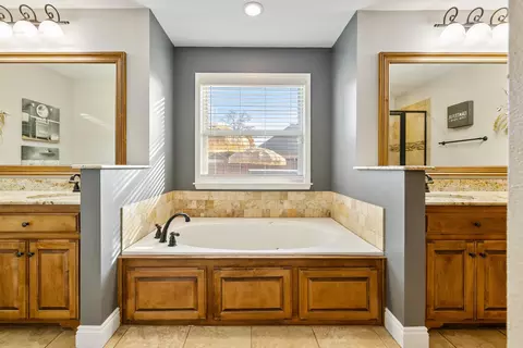 Bath - 3024 Dapple Gray Rd, Benton, AR 72015 photo 1 of 4