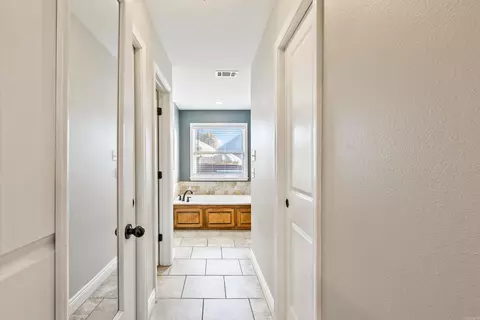 Entry Way - 3024 Dapple Gray Rd, Benton, AR 72015 photo 3 of 5