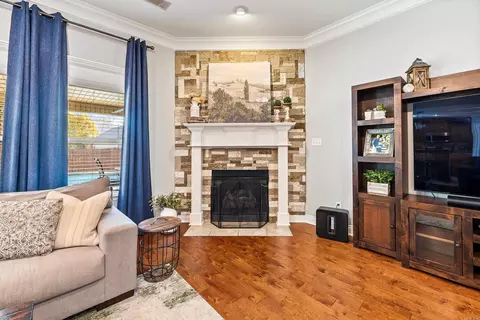 Living - 3024 Dapple Gray Rd, Benton, AR 72015 photo 3 of 4