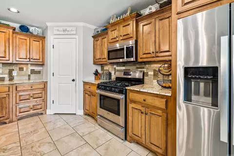 Kitchen - 3024 Dapple Gray Rd, Benton, AR 72015 photo 3 of 6