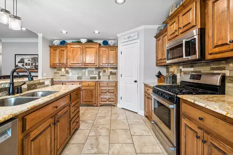 Kitchen - 3024 Dapple Gray Rd, Benton, AR 72015 photo 2 of 6